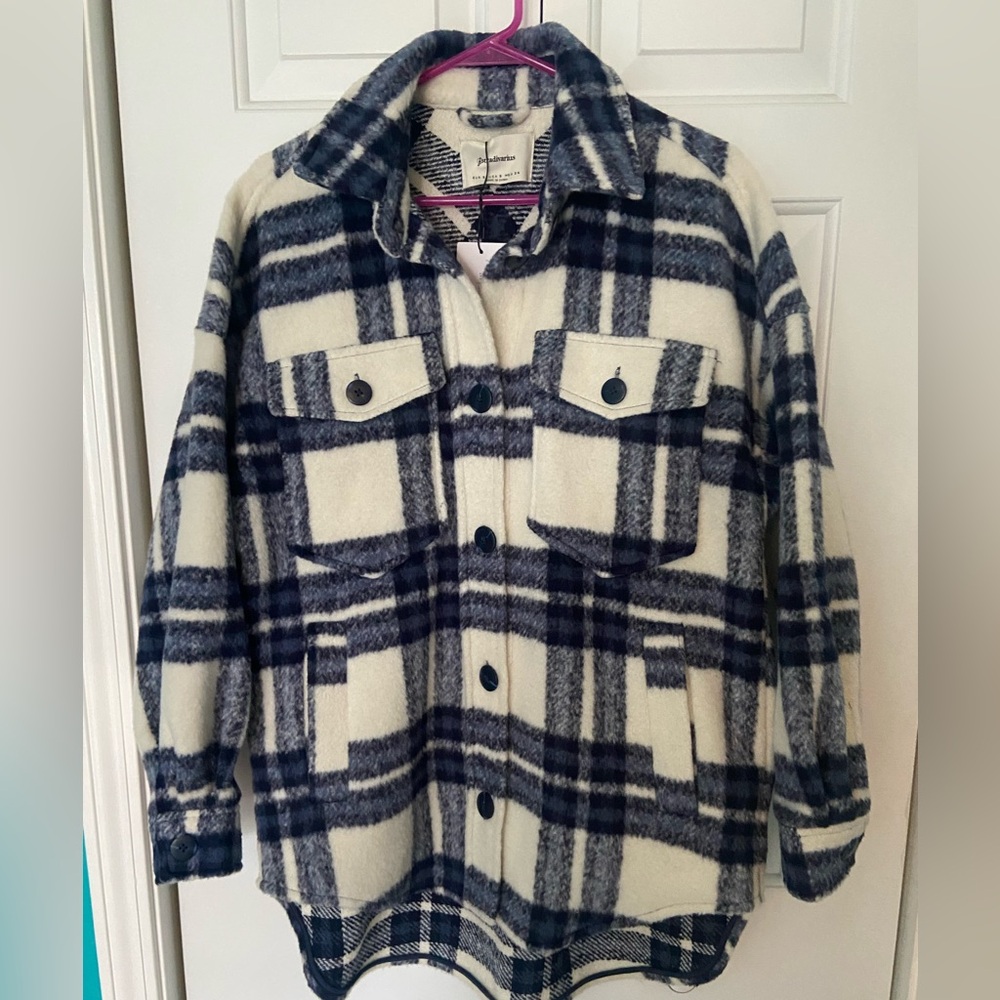 stradivarius women’s size small blue flannel